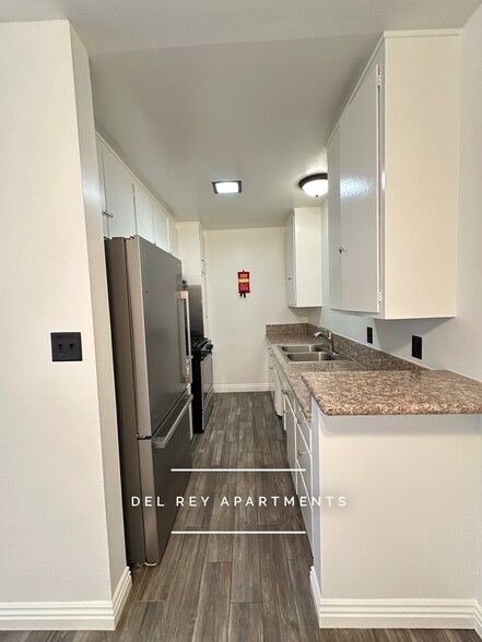 Building Photo - 526 S 1st Ave