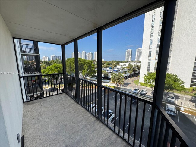 Building Photo - 3475 N Country Club Dr