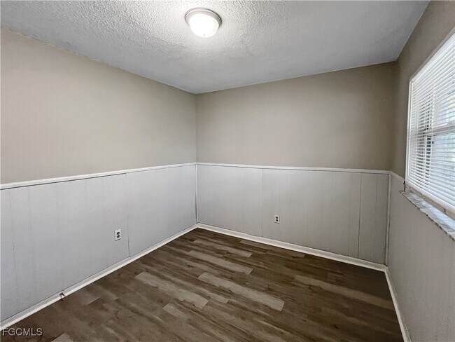 Building Photo - 13037 First St