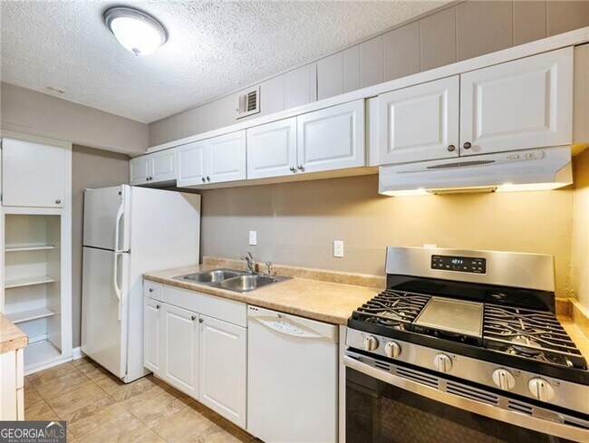 Building Photo - 115 Biscayne Dr NW