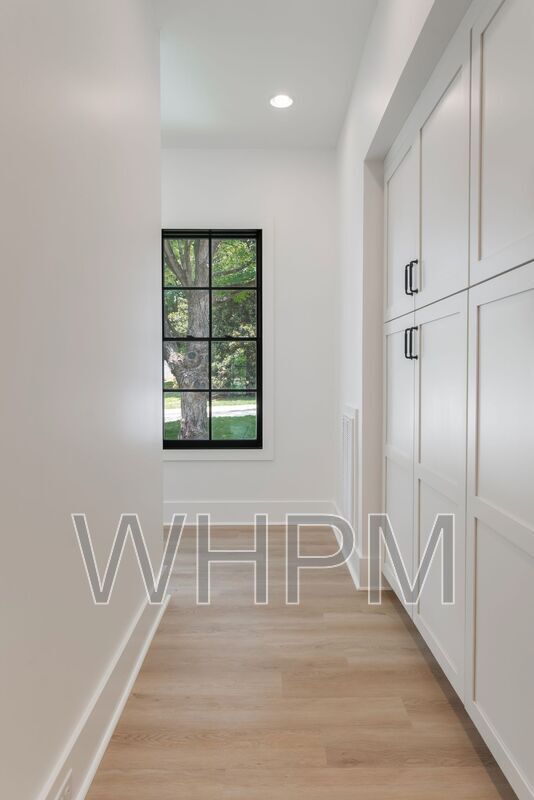 Building Photo - 541 Skyview Dr