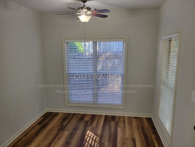Building Photo - Gorgeous Newly Renovated 3 Bedroom House i...