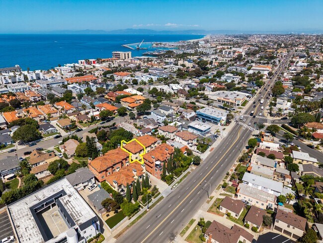 Building Photo - 617 S Pacific Coast Hwy