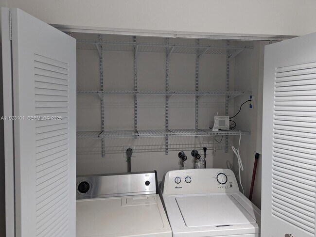 Building Photo - 3556 SW 13th Terrace