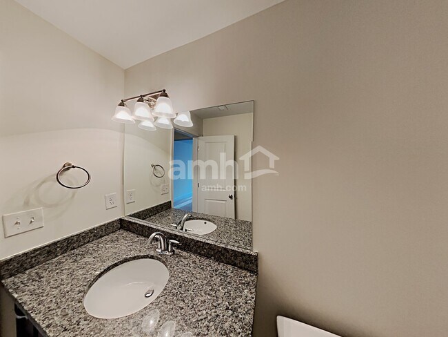 Building Photo - 2133 Leafmore Ct SE