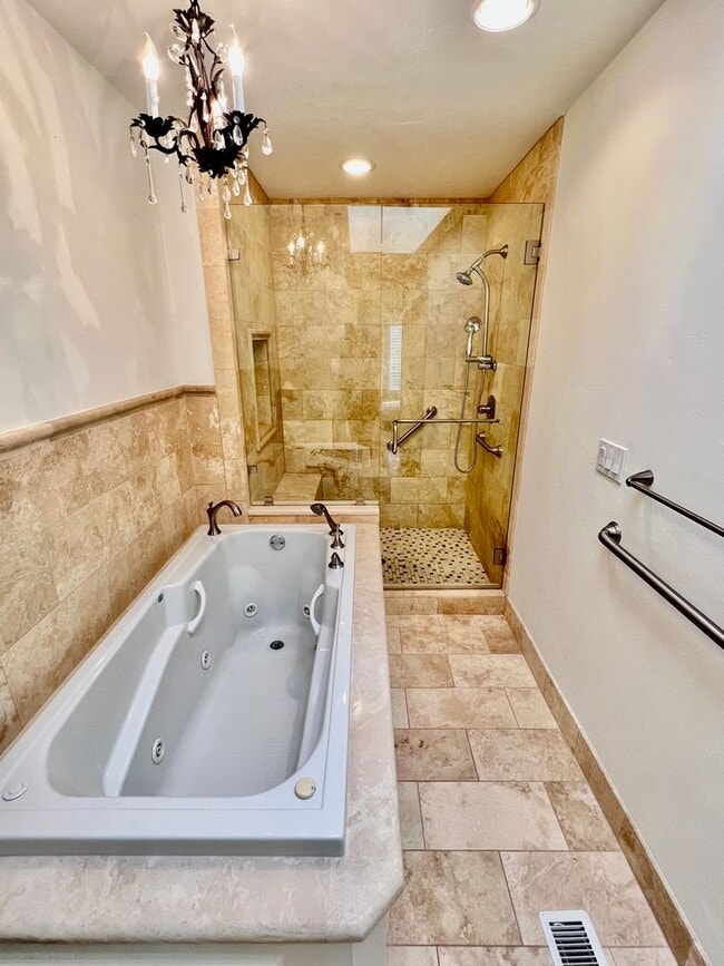 Building Photo - Rare rental opportunity in gated Garden Park!