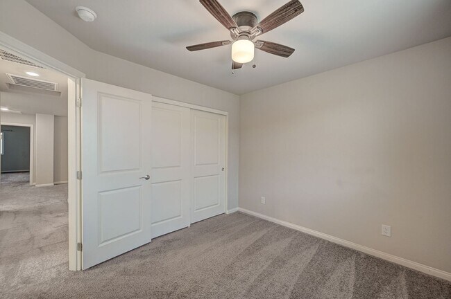 Building Photo - Spacious 4 Bedroom Home!