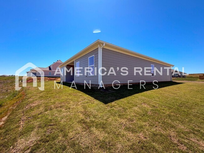 Building Photo - DEPOSIT PENDING!!! - Brand New Three Bedroom Hudson Plan for Rent in Tuscaloosa! Sign a 13-month ...