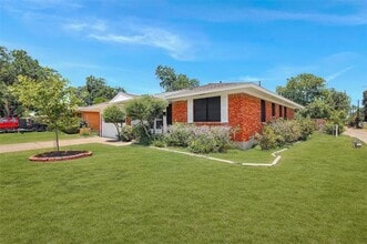Building Photo - 1422 Flamingo Ln