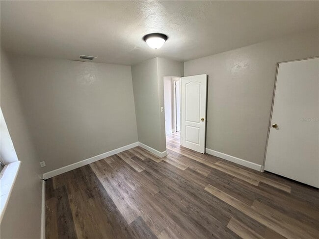 Building Photo - 240 Deerfoot Rd