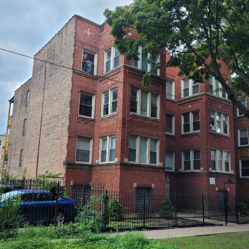 Building Photo - 6723 S Clyde Ave