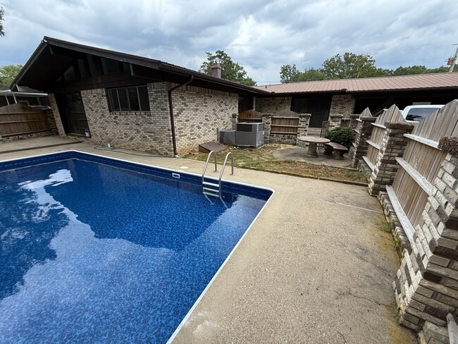 Building Photo - 107 Diamond Dr