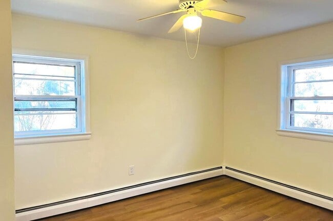 Building Photo - 3900 Laurel Rd