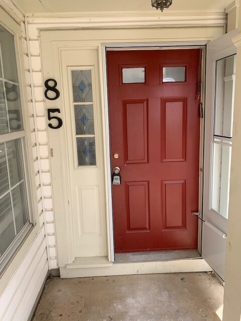 Building Photo - 85 Tulip Ln