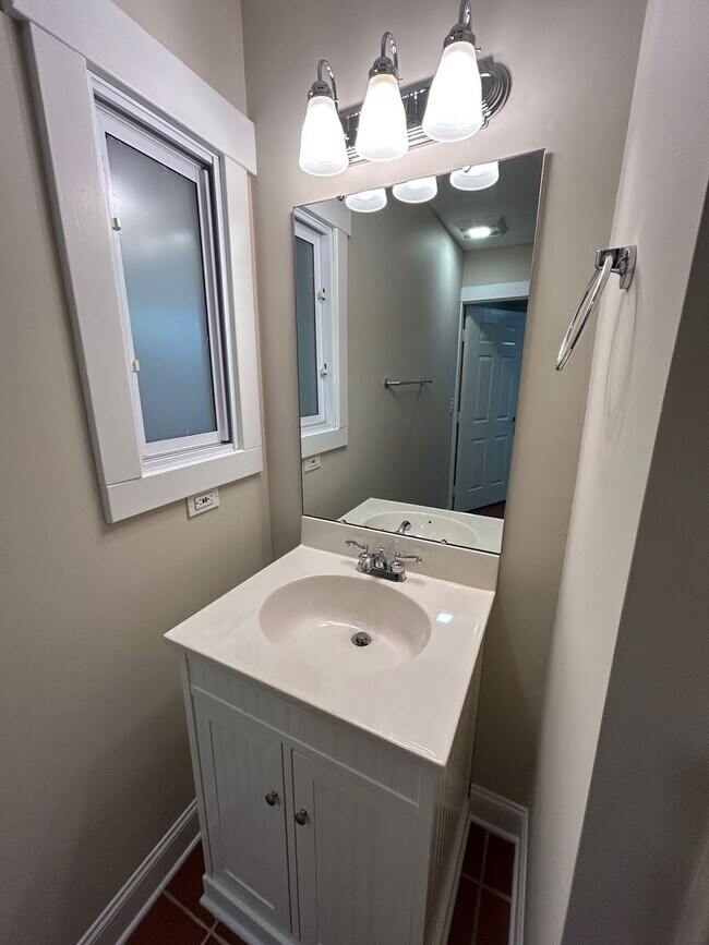 Building Photo - Central AVL - Custom Built, Made for Enter...