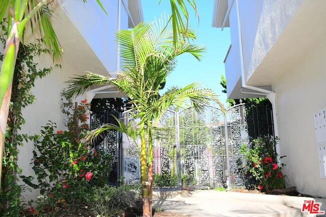 Building Photo - 1033 20th St