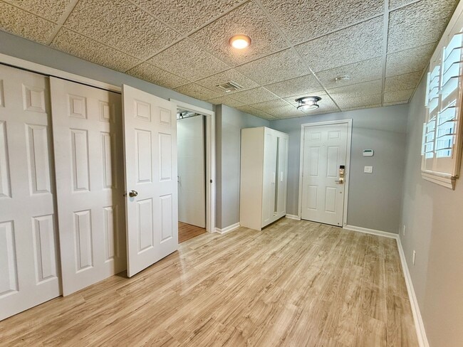 Building Photo - 1835 42nd Ave