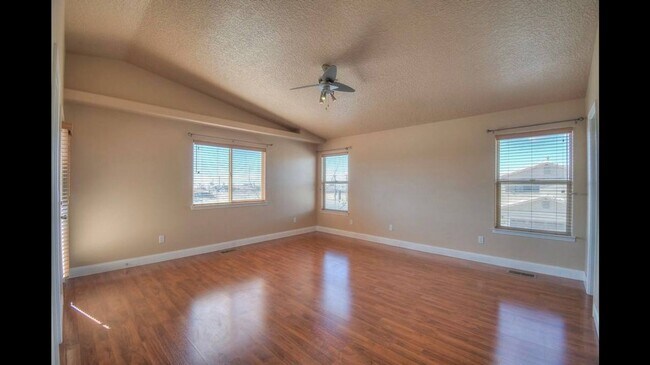 Building Photo - Available Now! Beautiful 3 Bedroom/2 Bathroom Home in Northeast Albuquerque
