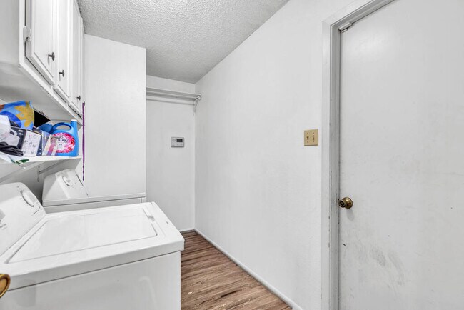 Building Photo - 6539 Amber Dr