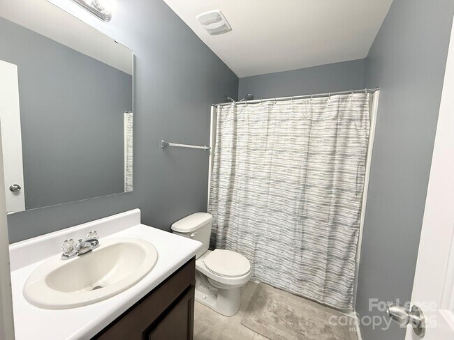 Building Photo - 923 Rook Rd