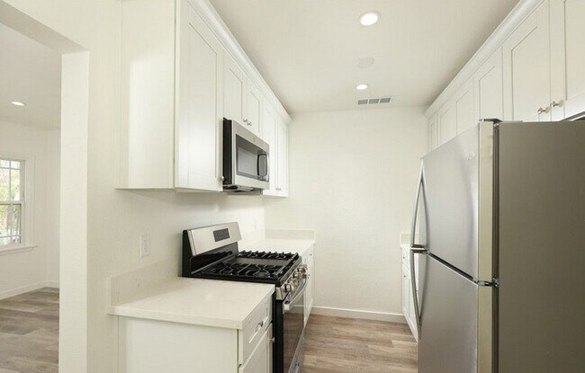 Building Photo - 1004 W Clark Ave