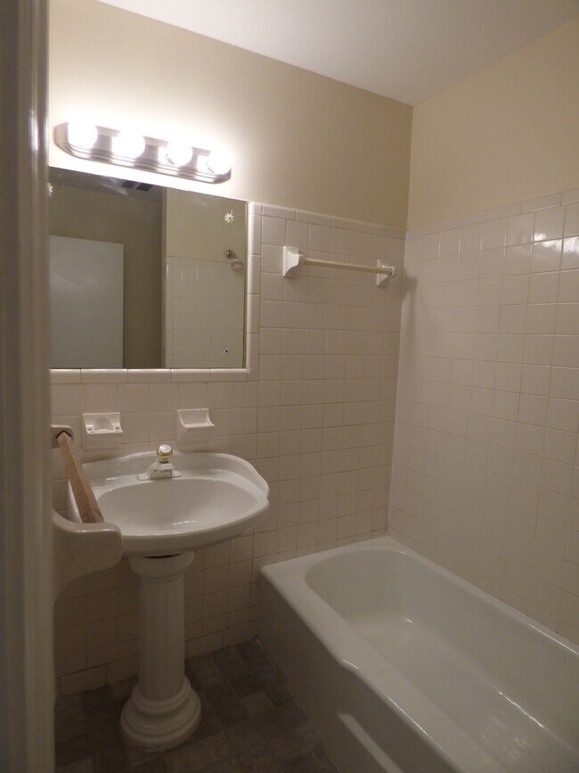 Building Photo - ORR731/733