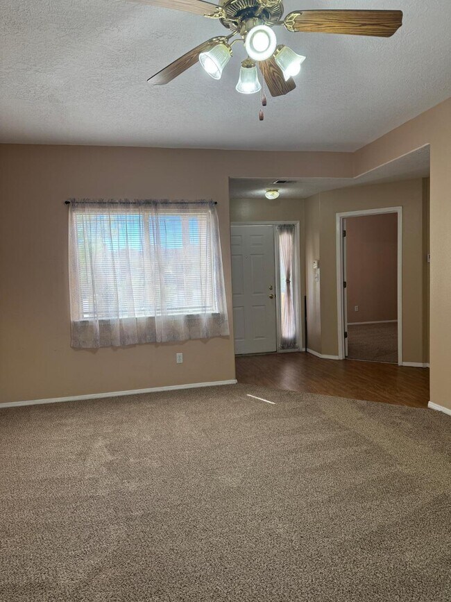 Building Photo - 256 Glenridge Park Ln NE