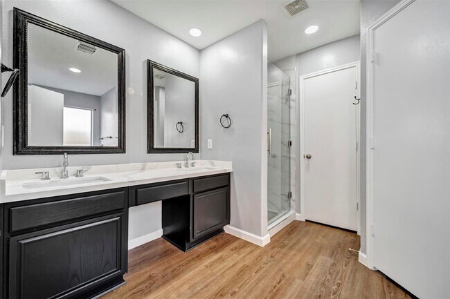 Building Photo - 22250 Queenbury Hills Dr