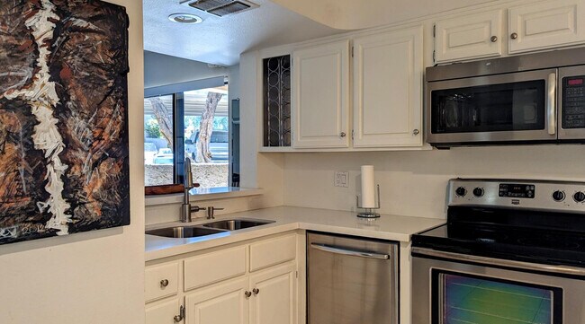 Building Photo - 5124 N 31st Pl