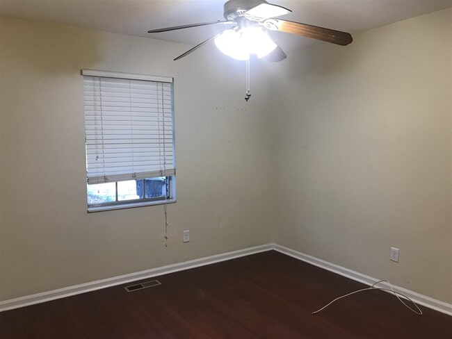 Building Photo - 2506 Waldemar Ln
