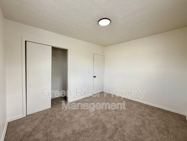 Building Photo - 1161 W 5th St