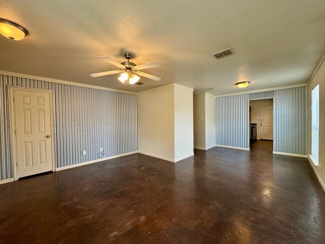 Building Photo - Duplex