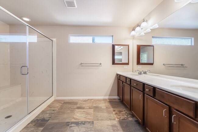 Building Photo - Upgraded Tri-Level Home on a Cul-de-Sac Lot in Southwest