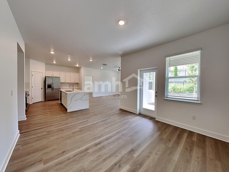 Building Photo - 37809 Dusty Saddle Ln