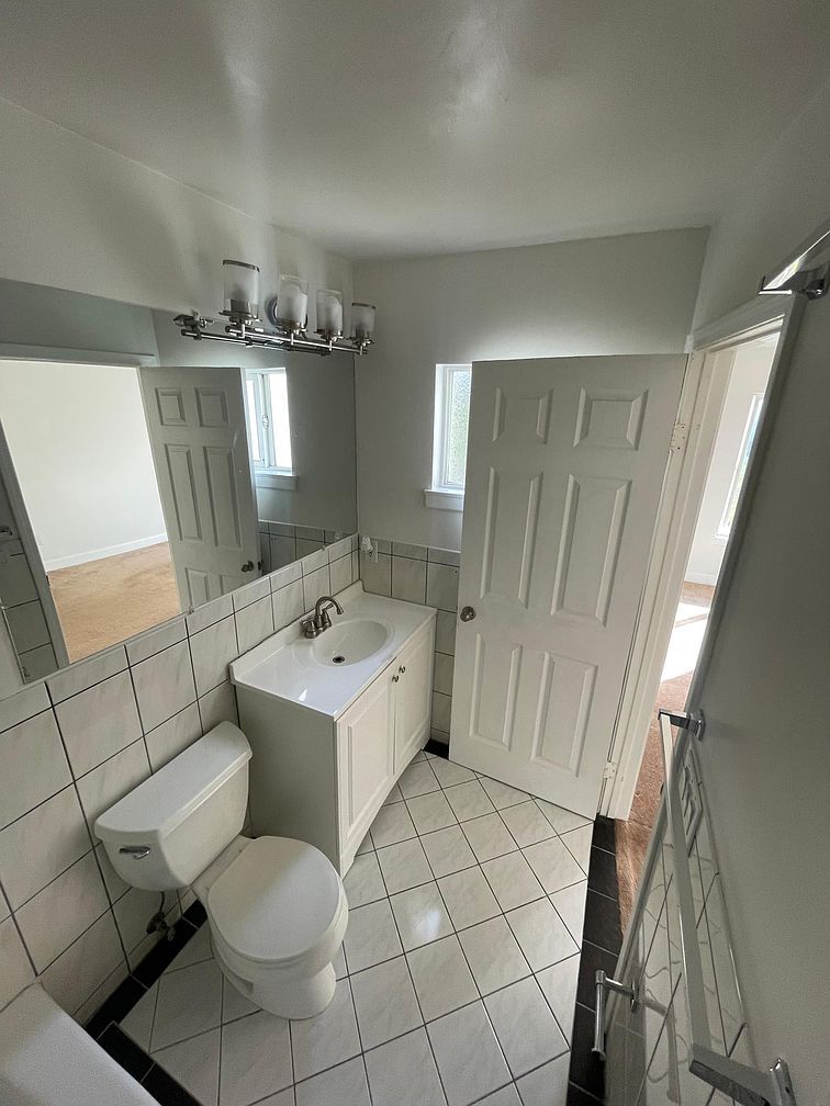 Building Photo - 432 Russia Ave