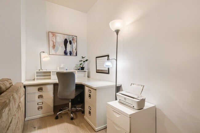 Building Photo - Modern 1 BDR in Peloton - Ground Floor - Full Accessible