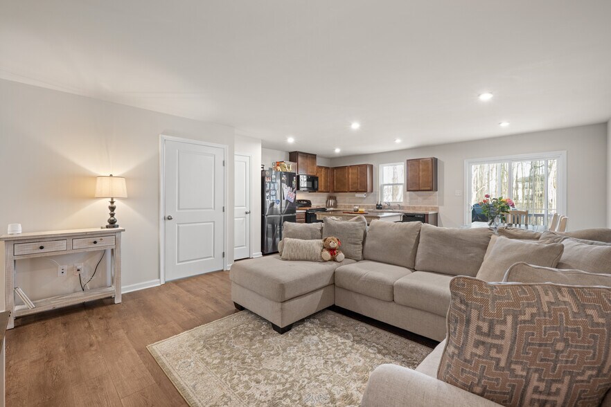 Building Photo - 71 Southwind Dr