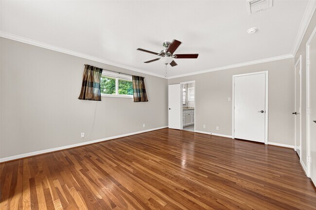 Building Photo - 5526 Edith St