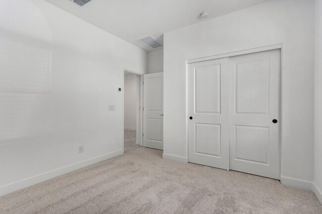 Building Photo - 14807 W Soft Wind Dr