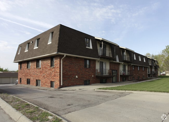 Primary Photo - 108 Blondo