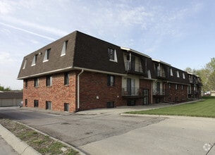 Building Photo - Blondo Plaza 27 Apartments