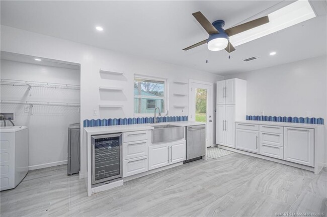 Building Photo - 7007 S Indian River Dr