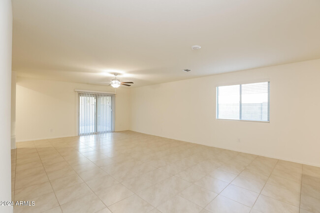 Building Photo - 9068 S 253rd Dr