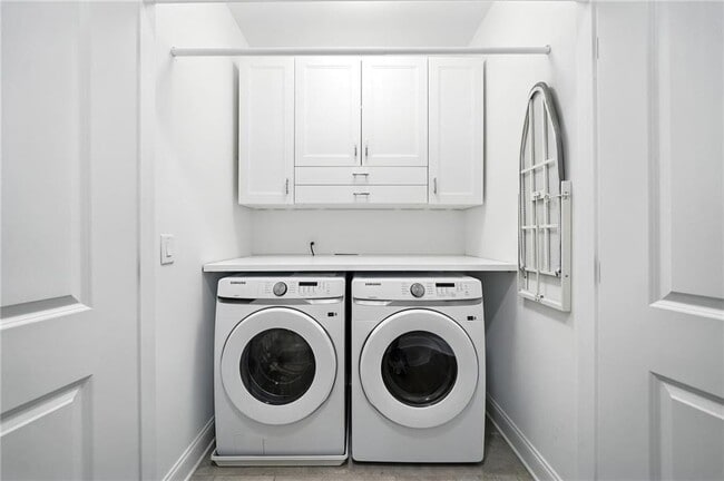 Building Photo - 2357 Rover Ct