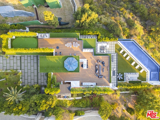 Building Photo - 1033 Somera Rd