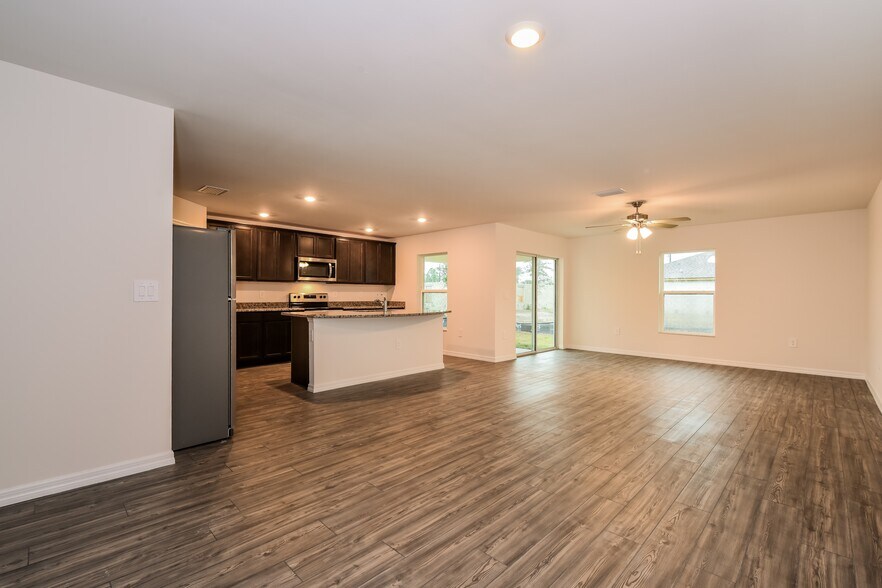 Building Photo - 192 Blackstone Dr