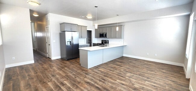 Building Photo - Brand new Townhomes