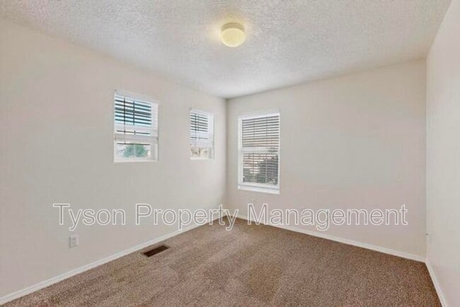 Building Photo - 1032 Clear Creek Ct