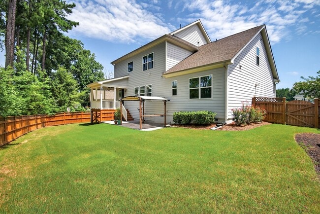 Building Photo - “5-Bedroom Home with Bonus Room & Resort-S...