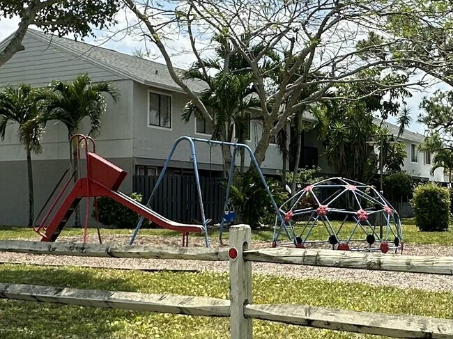 Building Photo - 2404 Seaside Dr